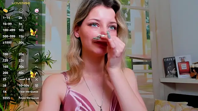 pretty little thing online show from January 30, 2:38 am