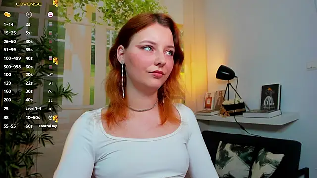 pretty little thing online show from October 23, 5:33 pm