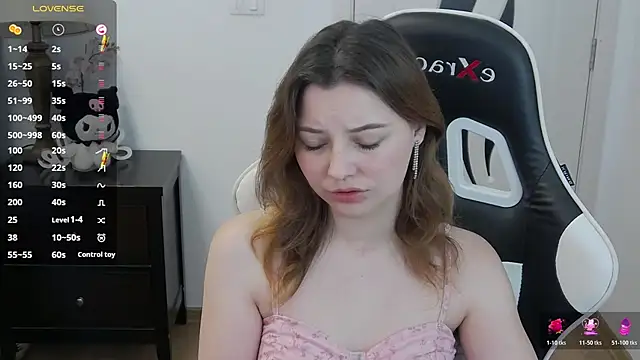 pretty little thing online show from June 1, 6:09 pm