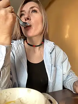 Snapshot of Crazy-Rosa chatting on February 2, 5:10 am Crazy-Rosa online show from February 2, 5:10 am