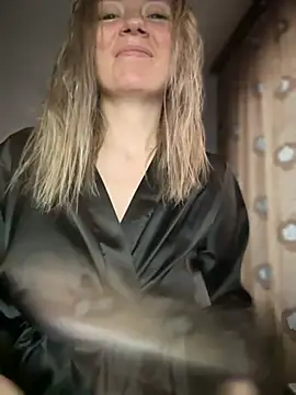 Snapshot of Crazy-Rosa chatting on February 16, 3:47 am Crazy-Rosa online show from February 16, 3:47 am