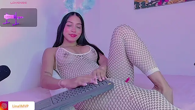 LinayAndValenMVP online show from March 27, 7:02 pm