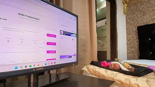 Snapshot of emma_xuee chatting on January 14, 8:26 pm emma xuee online show from January 14, 8:26 pm