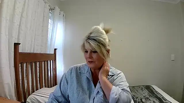 Miahotmilf online show from January 4, 5:58 pm