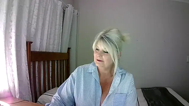 Miahotmilf online show from January 5, 12:31 am