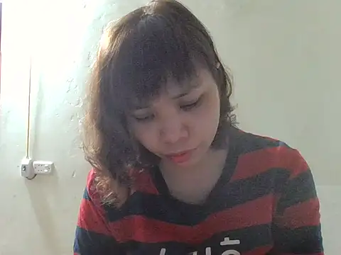 Snapshot of Angela-Eira chatting on December 5, 10:24 am Angela-Eira online show from December 5, 10:24 am