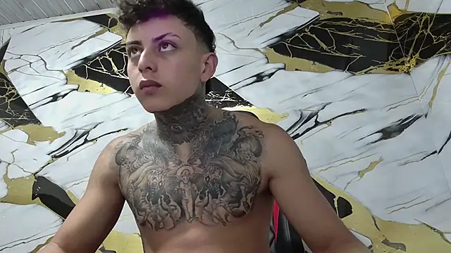 Snapshot of Kevin22_222 chatting on January 4, 3:07 am Kevin22 222 online show from January 4, 3:07 am