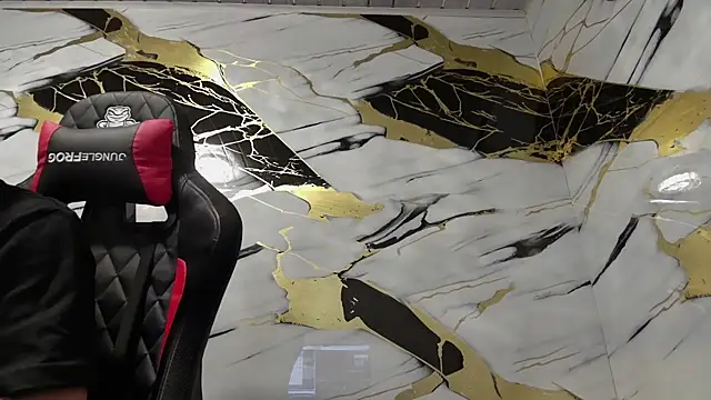 Snapshot of Kevin22_222 chatting on January 4, 8:06 am Kevin22 222 online show from January 4, 8:06 am