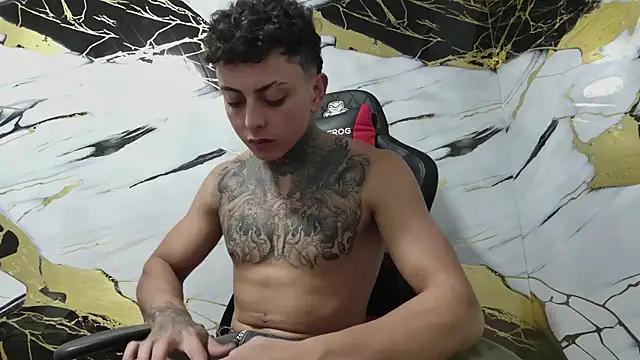 Snapshot of Kevin22_222 chatting on January 5, 5:41 am Kevin22 222 online show from January 5, 5:41 am