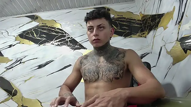 Snapshot of Kevin22_222 chatting on January 5, 8:43 am Kevin22 222 online show from January 5, 8:43 am