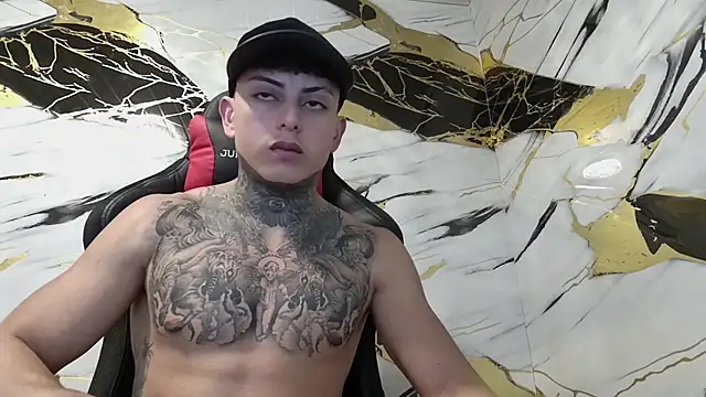 Snapshot of Kevin22_222 chatting on January 8, 7:03 am Kevin22 222 online show from January 8, 7:03 am