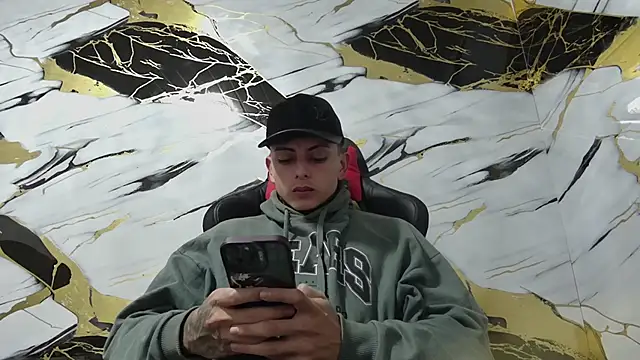 Snapshot of Kevin22_222 chatting on January 9, 5:02 am Kevin22 222 online show from January 9, 5:02 am