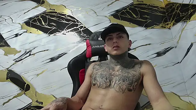 Snapshot of Kevin22_222 chatting on January 9, 8:03 am Kevin22 222 online show from January 9, 8:03 am