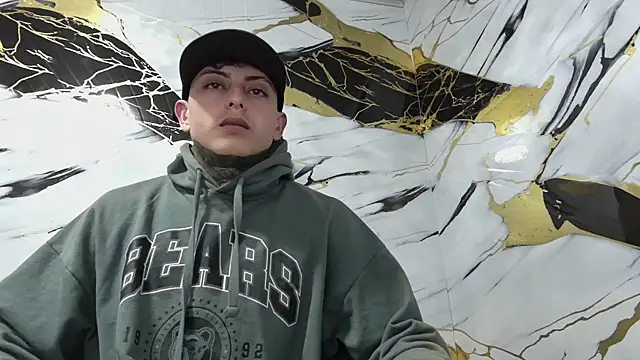 Snapshot of Kevin22_222 chatting on January 10, 5:37 am Kevin22 222 online show from January 10, 5:37 am