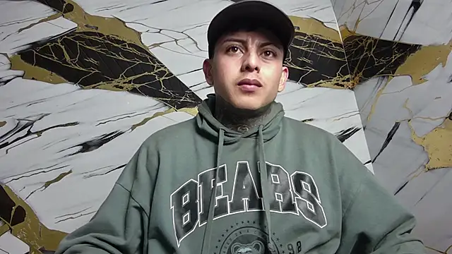 Snapshot of Kevin22_222 chatting on January 14, 2:50 am Kevin22 222 online show from January 14, 2:50 am