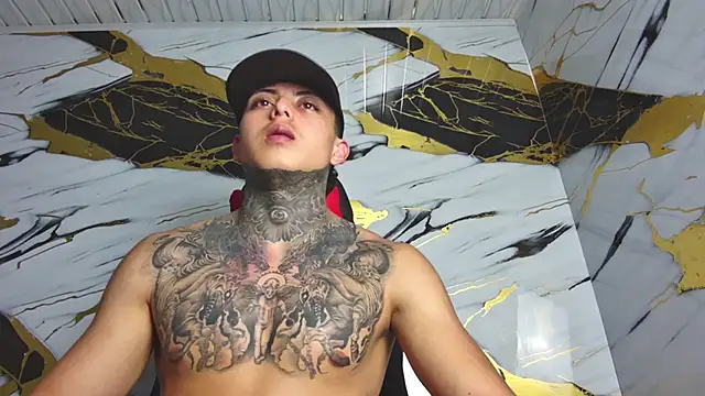 Snapshot of Kevin22_222 chatting on January 14, 5:51 am Kevin22 222 online show from January 14, 5:51 am