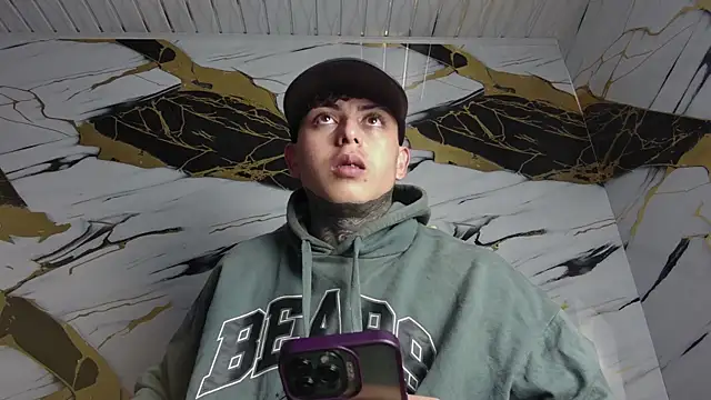 Snapshot of Kevin22_222 chatting on January 24, 3:11 am Kevin22 222 online show from January 24, 3:11 am