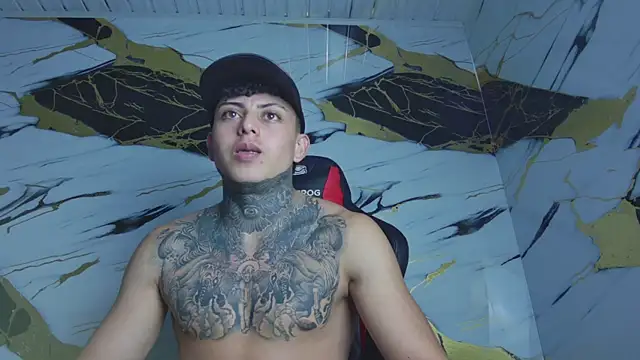 Snapshot of Kevin22_222 chatting on January 24, 6:14 am Kevin22 222 online show from January 24, 6:14 am