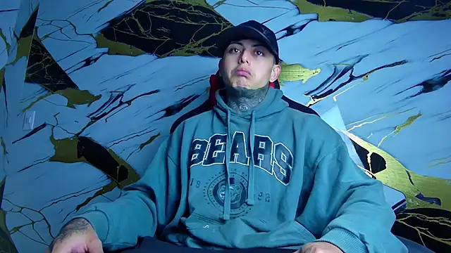 Snapshot of Kevin22_222 chatting on January 25, 2:04 am Kevin22 222 online show from January 25, 2:04 am