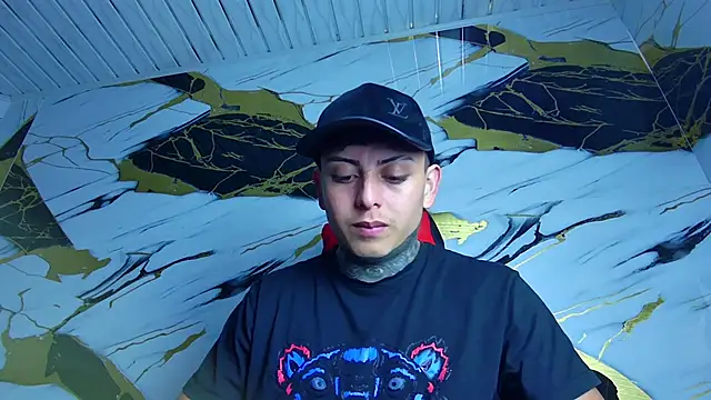 Snapshot of Kevin22_222 chatting on January 26, 5:34 am Kevin22 222 online show from January 26, 5:34 am