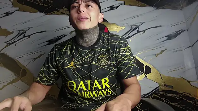 Snapshot of Kevin22_222 chatting on January 27, 3:47 am Kevin22 222 online show from January 27, 3:47 am