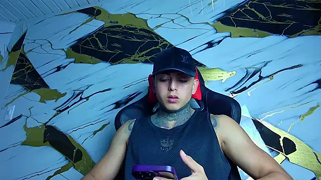 Snapshot of Kevin22_222 chatting on January 28, 12:47 am Kevin22 222 online show from January 28, 12:47 am