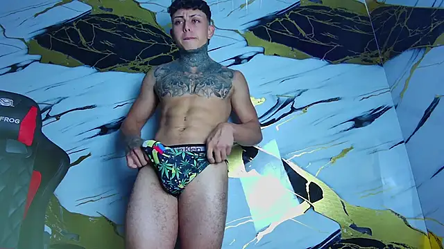 Snapshot of Kevin22_222 chatting on January 28, 7:00 am Kevin22 222 online show from January 28, 7:00 am