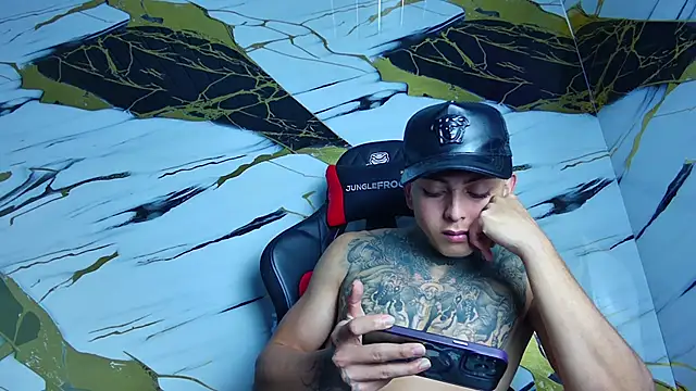 Snapshot of Kevin22_222 chatting on January 29, 2:09 am Kevin22 222 online show from January 29, 2:09 am