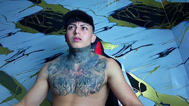 Snapshot of Kevin22_222 chatting on January 29, 5:19 am Kevin22 222 online show from January 29, 5:19 am