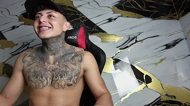 Snapshot of Kevin22_222 chatting on January 30, 2:06 am Kevin22 222 online show from January 30, 2:06 am