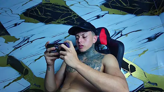 Snapshot of Kevin22_222 chatting on January 30, 5:09 am Kevin22 222 online show from January 30, 5:09 am