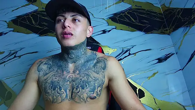 Snapshot of Kevin22_222 chatting on January 30, 8:11 am Kevin22 222 online show from January 30, 8:11 am