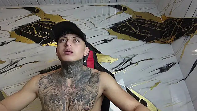 Snapshot of Kevin22_222 chatting on January 31, 2:04 am Kevin22 222 online show from January 31, 2:04 am