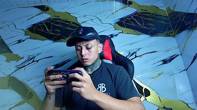 Snapshot of Kevin22_222 chatting on January 31, 5:09 am Kevin22 222 online show from January 31, 5:09 am