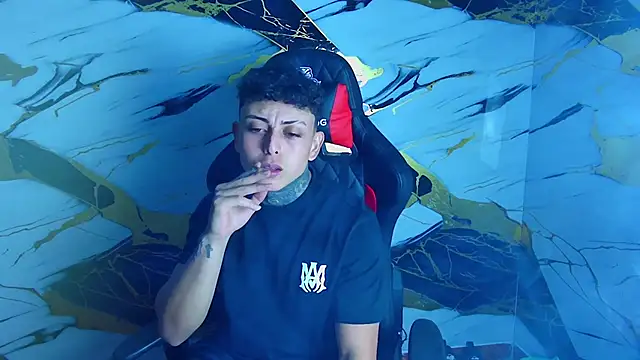 Snapshot of Kevin22_222 chatting on February 1, 4:14 am Kevin22 222 online show from February 1, 4:14 am