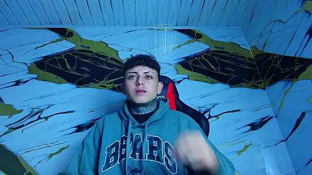 Snapshot of Kevin22_222 chatting on February 1, 7:26 am Kevin22 222 online show from February 1, 7:26 am