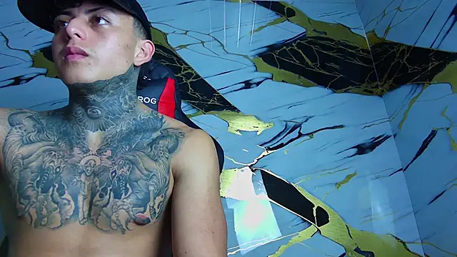 Snapshot of Kevin22_222 chatting on February 3, 8:13 am Kevin22 222 online show from February 3, 8:13 am