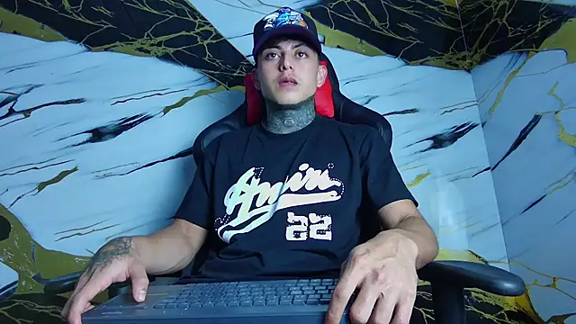 Snapshot of Kevin22_222 chatting on February 4, 6:04 am Kevin22 222 online show from February 4, 6:04 am