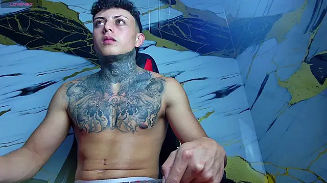 Snapshot of Kevin22_222 chatting on February 6, 8:29 am Kevin22 222 online show from February 6, 8:29 am