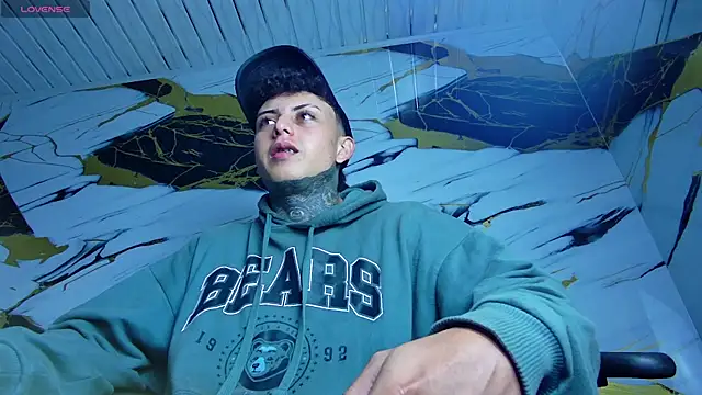 Snapshot of Kevin22_222 chatting on February 7, 3:34 am Kevin22 222 online show from February 7, 3:34 am