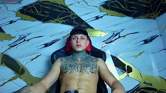 Snapshot of Kevin22_222 chatting on February 7, 8:20 pm Kevin22 222 online show from February 7, 8:20 pm