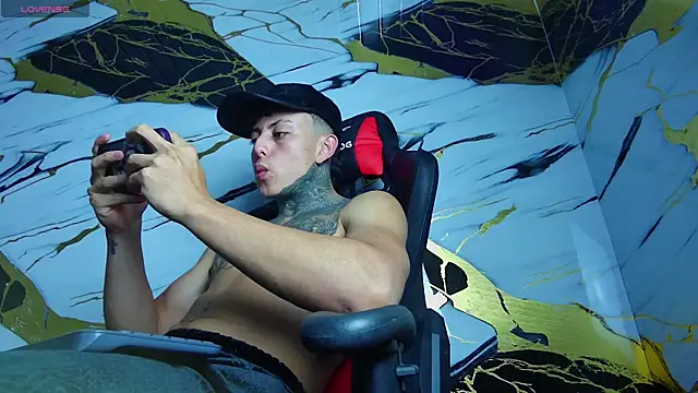 Snapshot of Kevin22_222 chatting on February 7, 11:24 pm Kevin22 222 online show from February 7, 11:24 pm