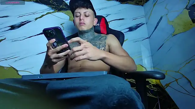 Snapshot of Kevin22_222 chatting on February 8, 2:26 am Kevin22 222 online show from February 8, 2:26 am