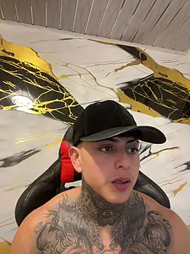 Snapshot of Kevin22_222 chatting on February 8, 9:25 pm Kevin22 222 online show from February 8, 9:25 pm