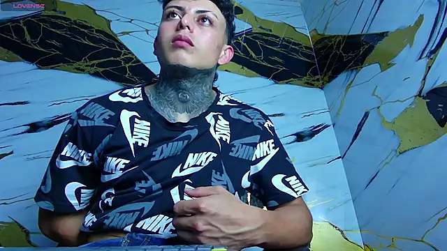 Snapshot of Kevin22_222 chatting on February 9, 6:01 am Kevin22 222 online show from February 9, 6:01 am