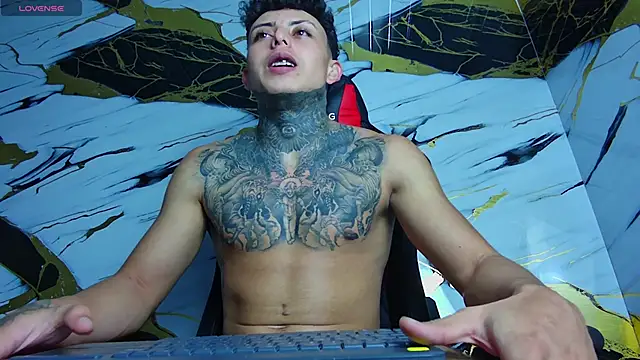 Snapshot of Kevin22_222 chatting on February 10, 3:13 am Kevin22 222 online show from February 10, 3:13 am