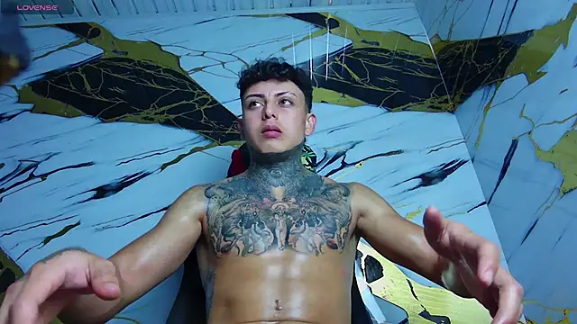 Snapshot of Kevin22_222 chatting on February 10, 6:20 am Kevin22 222 online show from February 10, 6:20 am