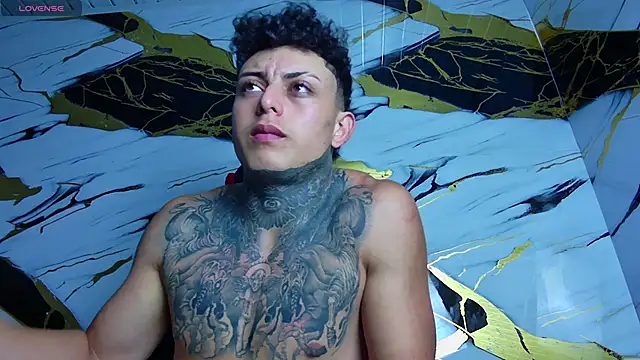 Snapshot of Kevin22_222 chatting on February 11, 11:54 pm Kevin22 222 online show from February 11, 11:54 pm