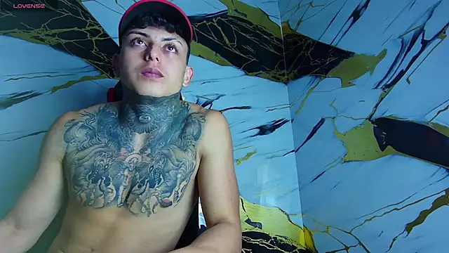 Snapshot of Kevin22_222 chatting on February 13, 2:12 am Kevin22 222 online show from February 13, 2:12 am