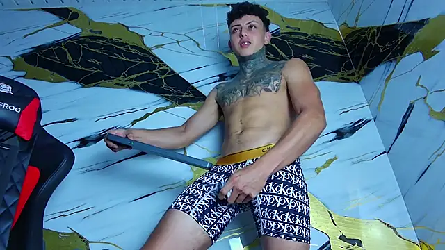 Snapshot of Kevin22_222 chatting on February 13, 8:17 am Kevin22 222 online show from February 13, 8:17 am